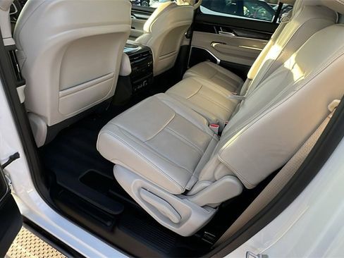 Used 2023 Jeep Wagoneer 4WD image 20