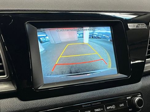 Used 2017 Kia Niro LX FWD image 25