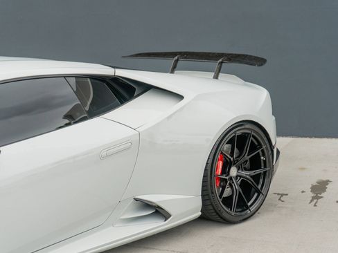 Used 2020 Lamborghini Huracan EVO image 22