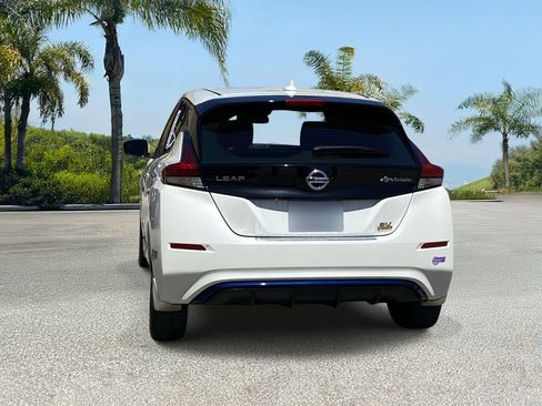 Used 2019 Nissan Leaf SV w/ SV Technology Package FWD image 4