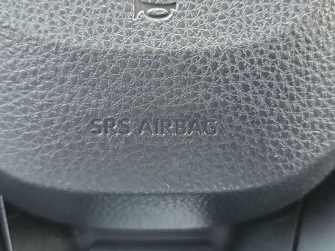 Used 2021 Toyota RAV4 XLE w/ Convenience Package FWD image 27