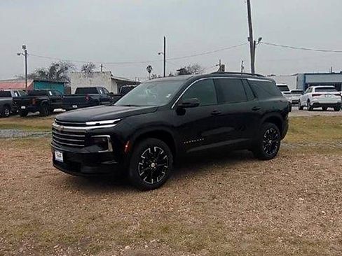 New 2026 Chevrolet Traverse LT w/ Sun and Wheel Package FWD image 4