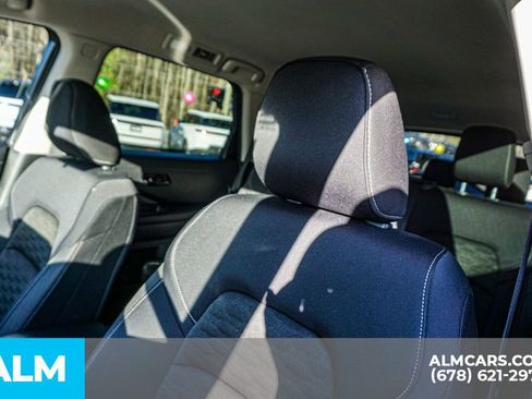 Used 2024 Nissan Pathfinder SV image 17