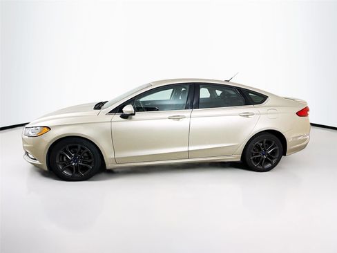 Used 2018 Ford Fusion SE w/ Equipment Group 201A image 4