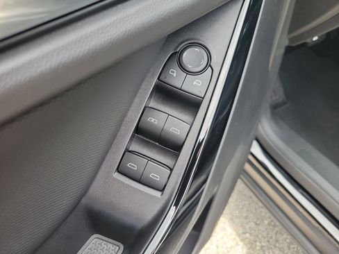 Used 2026 Chevrolet Equinox LT FWD image 13