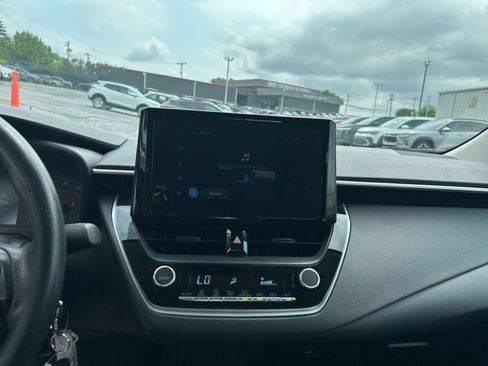Used 2025 Toyota Corolla LE FWD image 17