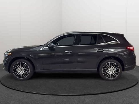 Used 2025 Mercedes-Benz GLC 300 4MATIC image 3