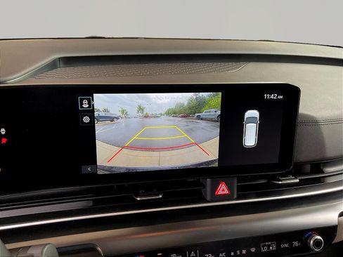 Used 2025 Kia Carnival FWD image 14