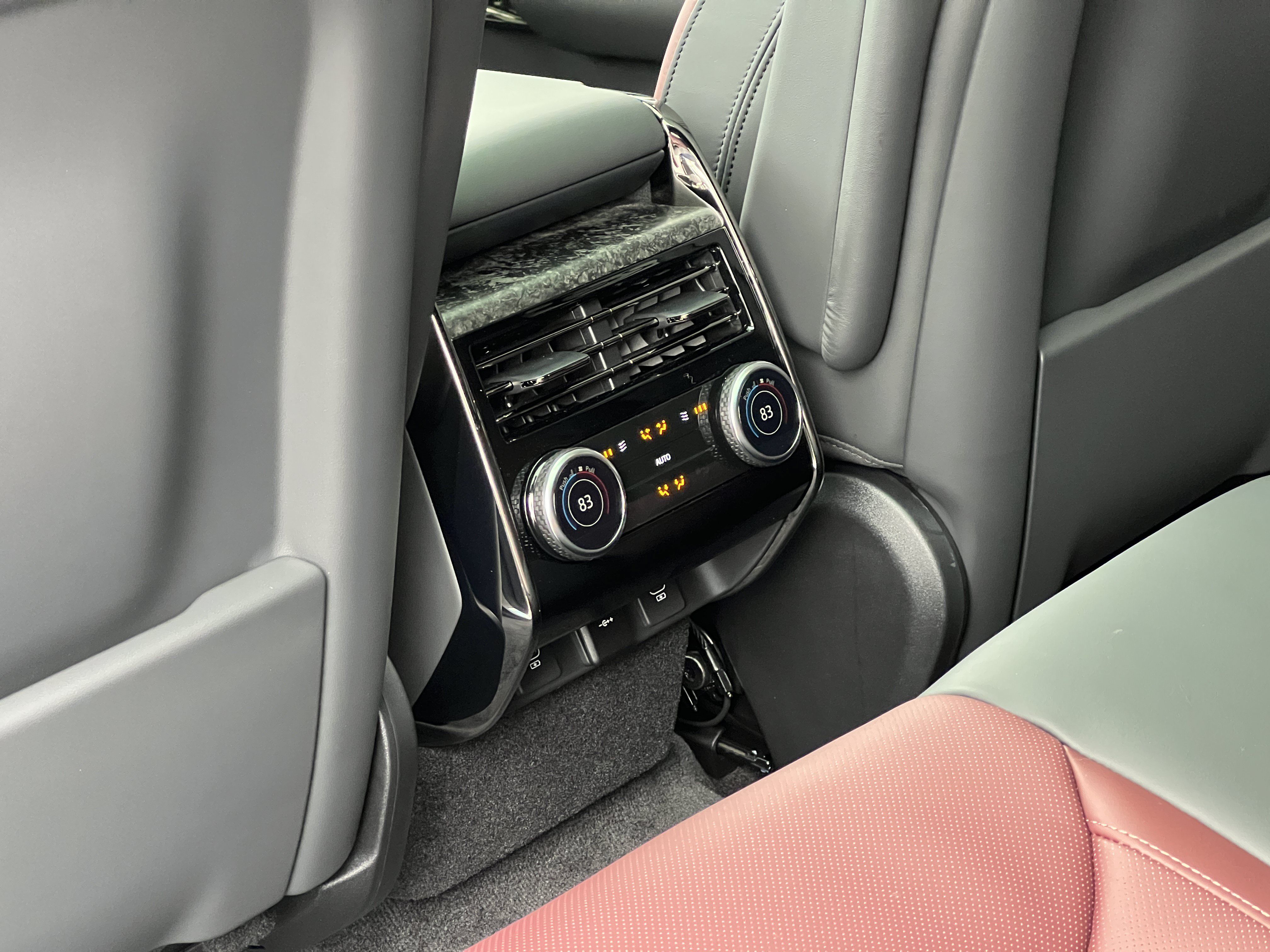 New 2025 Land Rover Range Rover Sport Dynamic SE AWD/4WD image 17