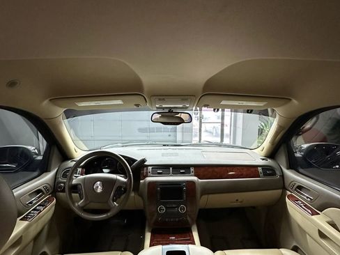 Used 2011 Chevrolet Avalanche LTZ image 12