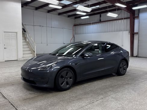 Used 2023 Tesla Model 3 Standard Range image 1