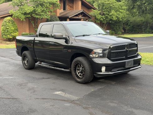 Used 2017 RAM 1500 Express w/ Black Ram 1500 Express Group AWD/4WD image 7