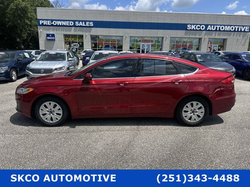 Used 2019 Ford Fusion S image 2