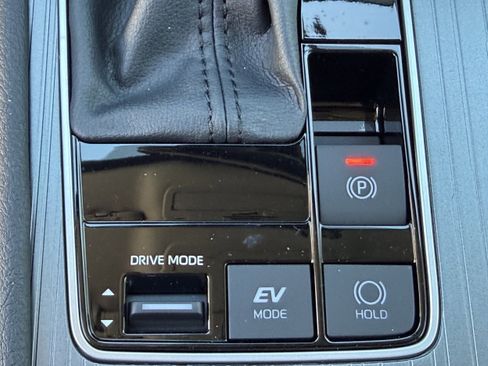 Used 2025 Toyota Sienna XLE FWD image 15