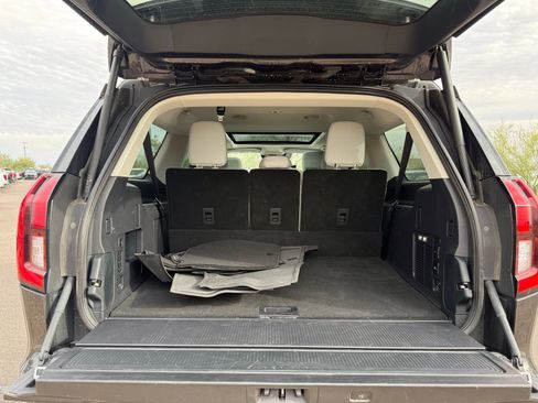 Used 2025 Ford Expedition Max Platinum image 11