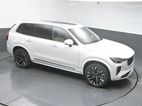 Used 2026 Volvo XC90 B6 Plus w/ Protection Package Premier image 42