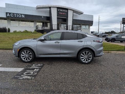New 2026 Buick Envista Avenir image 2