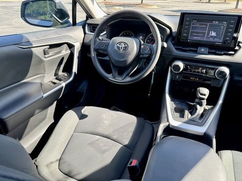 Used 2021 Toyota RAV4 LE image 19