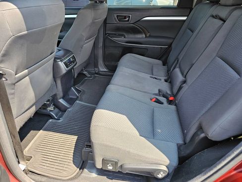 Used 2016 Toyota Highlander LE AWD/4WD image 20