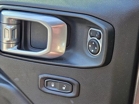 Used 2018 Jeep Wrangler Sport AWD/4WD image 11