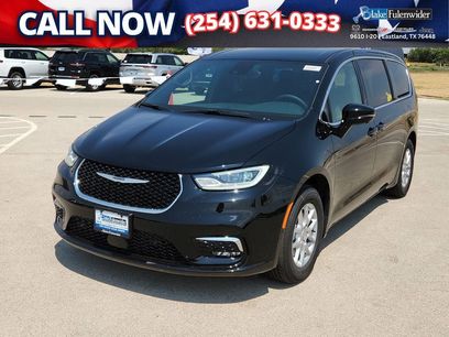 New 2026 Chrysler Pacifica Select