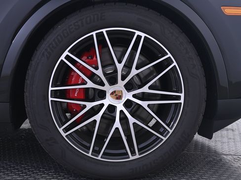 Certified 2026 Porsche Cayenne S AWD/4WD image 14