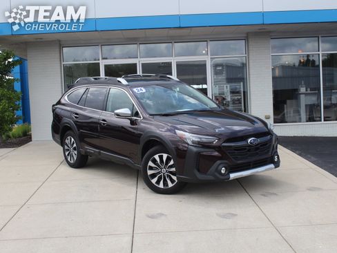 Used 2024 Subaru Outback Touring XT AWD/4WD image 2