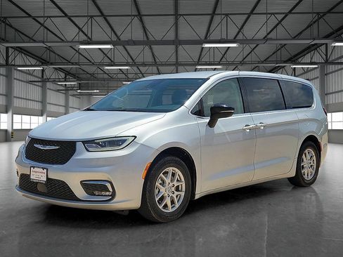 Used 2024 Chrysler Pacifica Touring-L FWD image 1