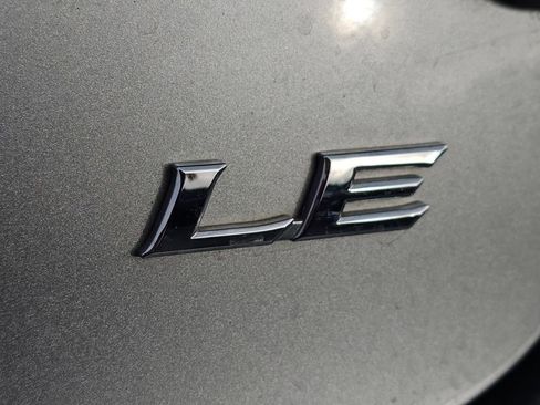 Used 2015 Toyota Camry LE image 17