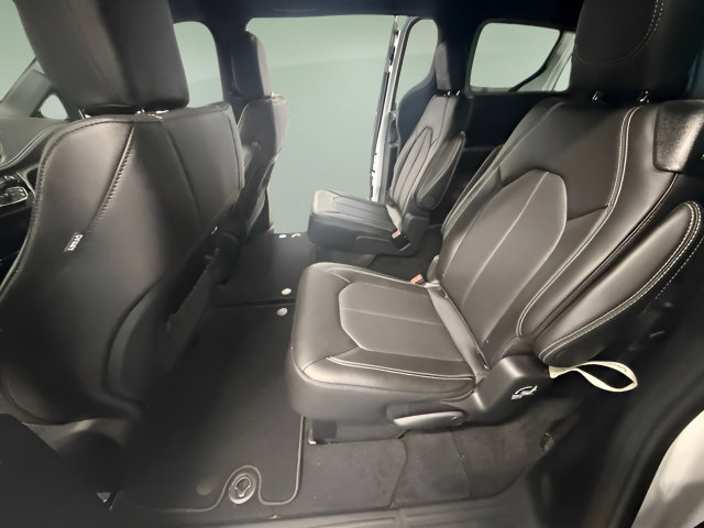 New 2027 Chrysler Pacifica Select FWD image 9