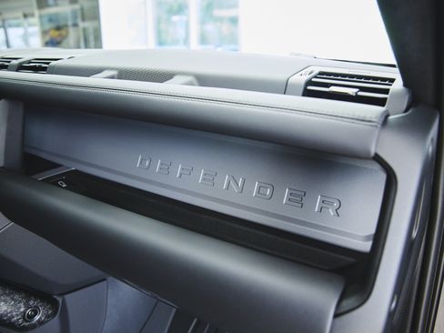 Used 2026 Land Rover Defender 110 OCTA AWD/4WD image 14
