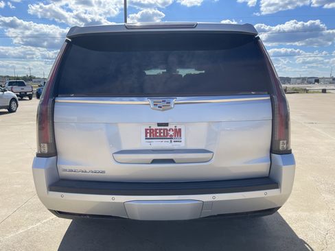 Used 2020 Cadillac Escalade Premium Luxury AWD/4WD image 5