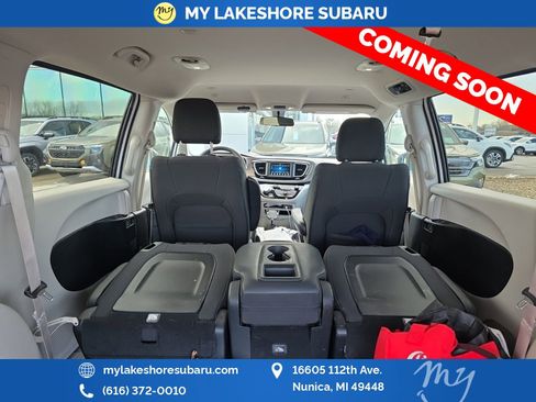 Used 2018 Chrysler Pacifica LX image 13