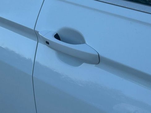 Used 2024 Volkswagen Tiguan SE image 13