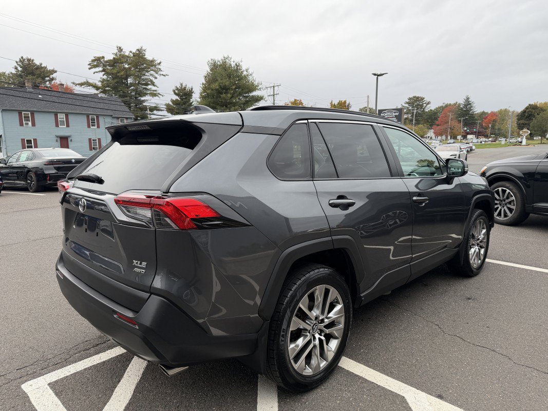 Used 2019 Toyota RAV4 XLE Premium w/ Cold Weather Package AWD/4WD image 8