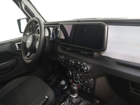 Used 2024 Jeep Wrangler Unlimited Sport AWD/4WD image 39