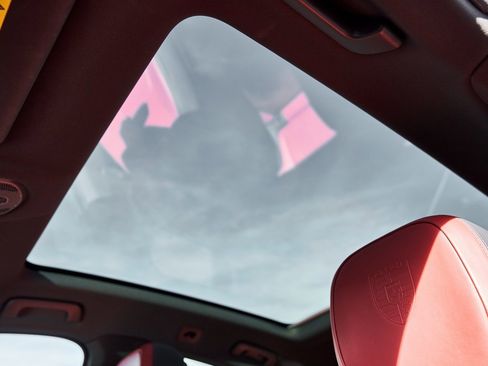 Used 2024 Porsche Cayenne Coupe image 44