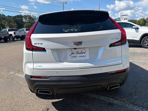 Used 2023 Cadillac XT4 Luxury FWD image 4