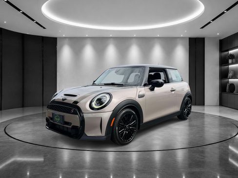 Used 2024 MINI Cooper S FWD image 1
