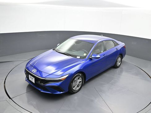 Certified 2025 Hyundai Elantra SE w/ Cargo Package FWD image 33