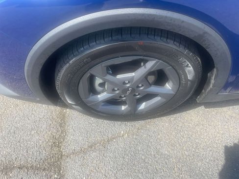 Used 2025 Kia K4 LXS image 31