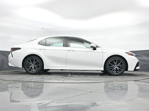 Used 2021 Toyota Camry SE w/ Carpet Mat Package (TMS) image 42