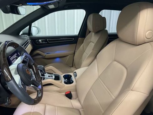 Used 2023 Porsche Cayenne Platinum Edition image 11