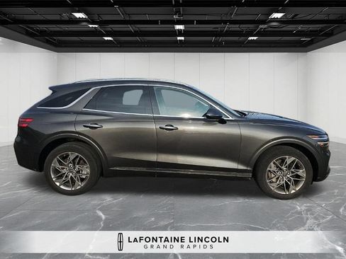 Used 2025 Genesis GV70 2.5T AWD/4WD image 2