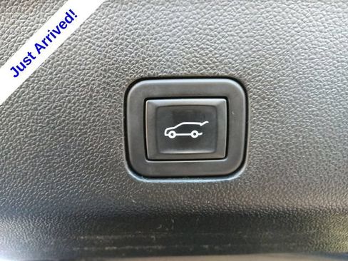 Used 2024 Chevrolet Suburban Premier RWD image 33