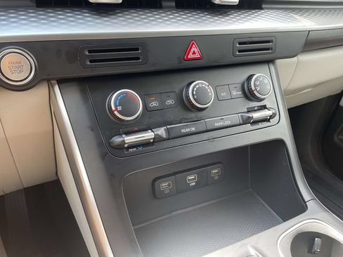 Used 2023 Kia Carnival LX FWD image 31