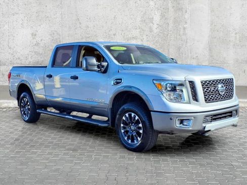 Used 2017 Nissan Titan PRO-4X image 2