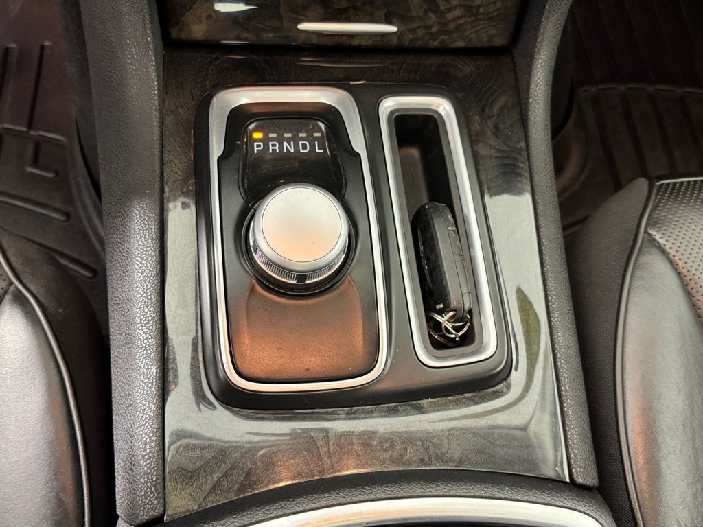 Used 2019 Chrysler 300 Limited AWD/4WD image 38