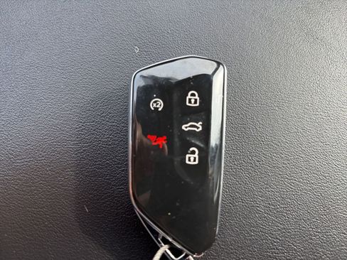 Used 2025 Volkswagen Atlas SE image 22