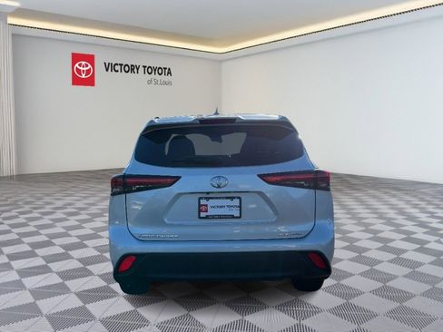 Used 2023 Toyota Highlander XLE image 5